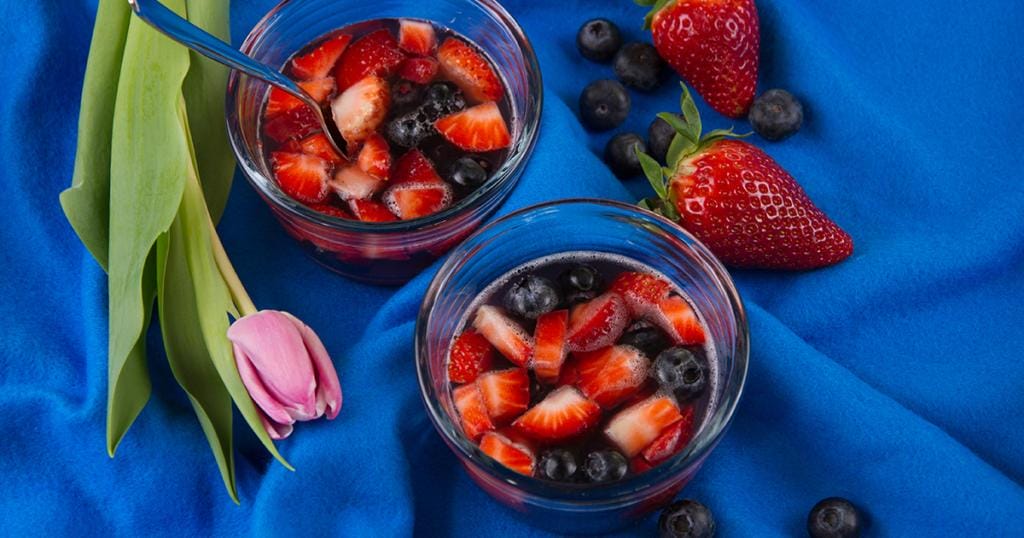 Bibis Wackelpudding mit frischen Beeren