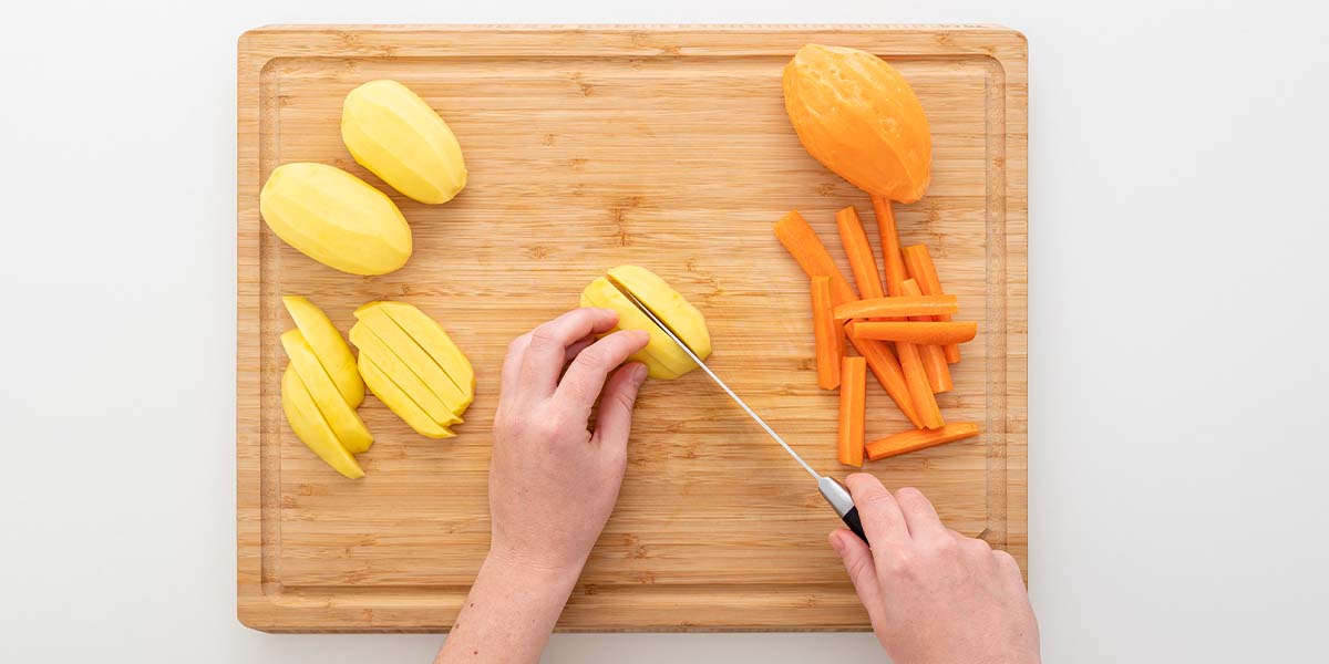 Freche Freunde Gemüsepommes schneiden