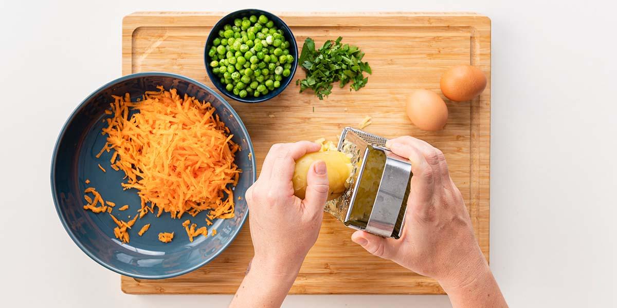 Freche Freunde Gemüsestäbchen Kartoffeln reiben