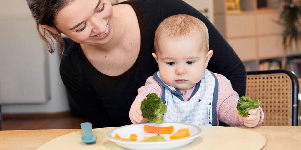 Freche Freunde mit Beikost spielen
